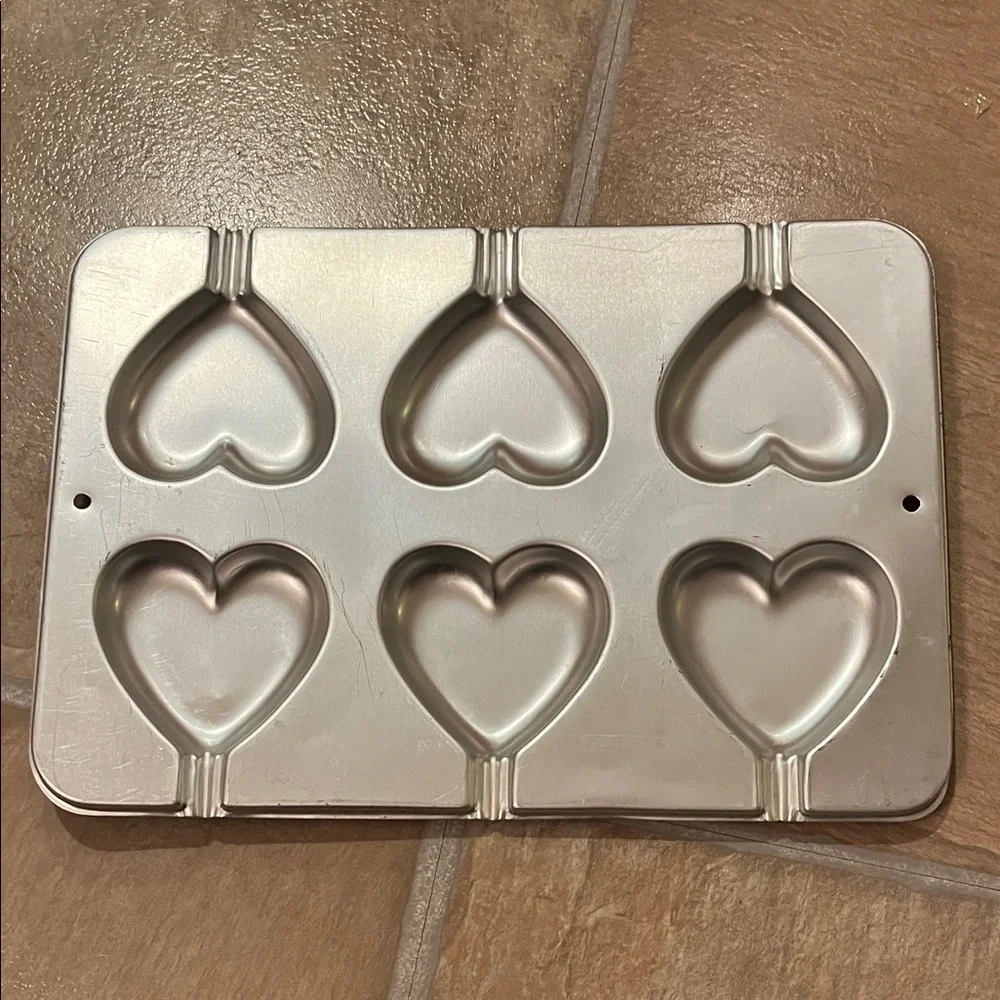 Vintage 1995 Heart-Shaped Aluminum Metal Baking Mold